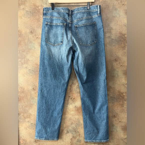 Women’s GAP Classic Straight Jeans - NWOT - Picture 2 of 2